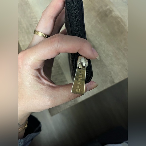 Chanel Caviar along Zippy Wallet - Picture 5 of 8